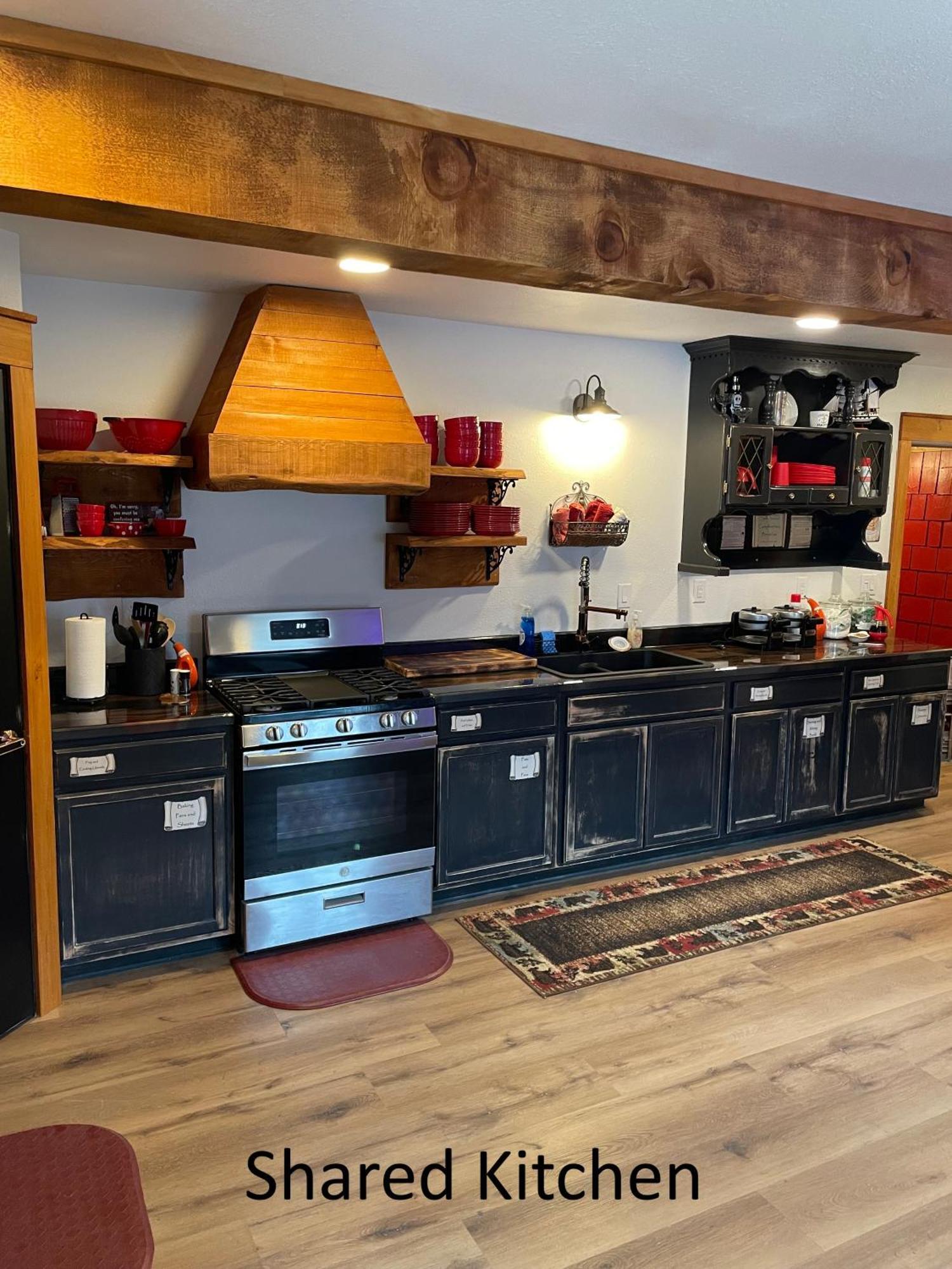 Nauti Otter Inn And Yurt Village Seward Room photo