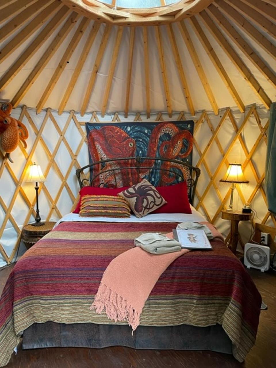 Nauti Otter Inn And Yurt Village Seward Room photo