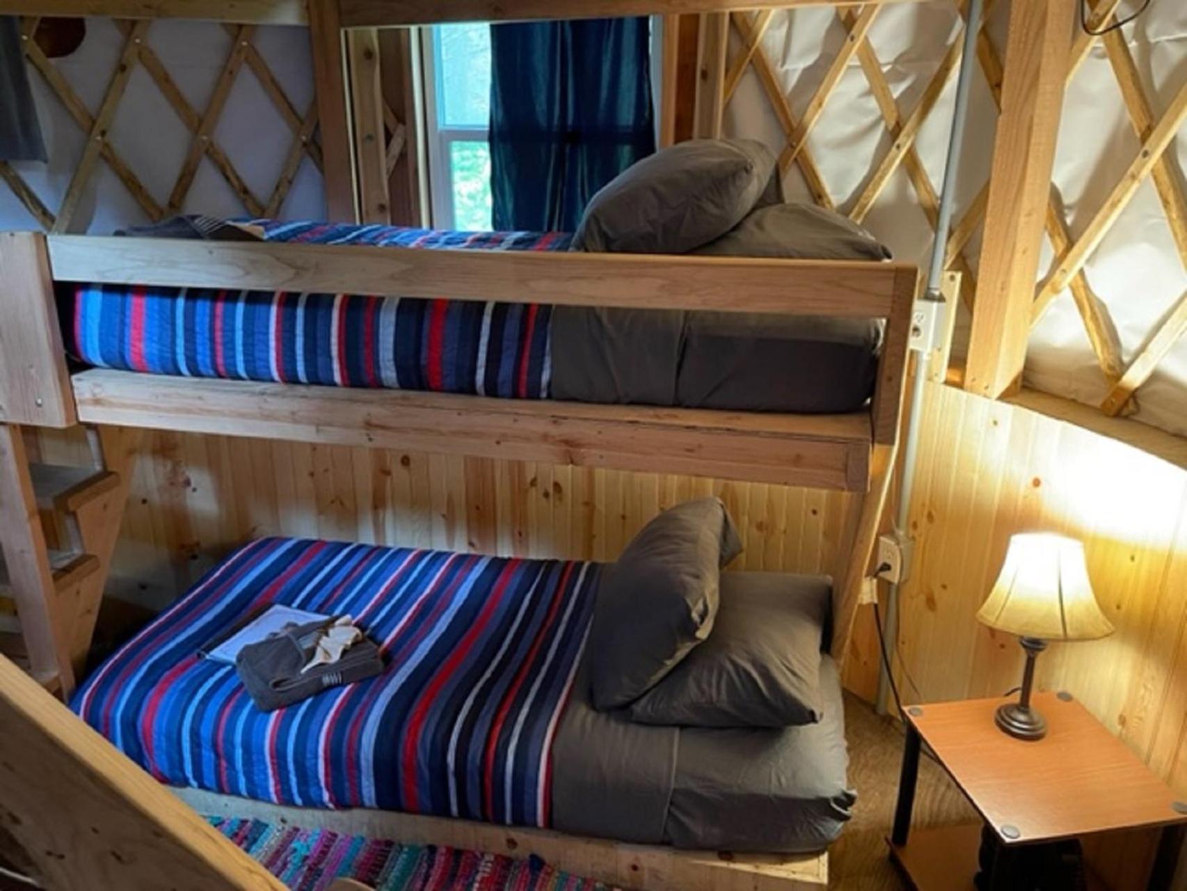 Nauti Otter Inn And Yurt Village Seward Room photo