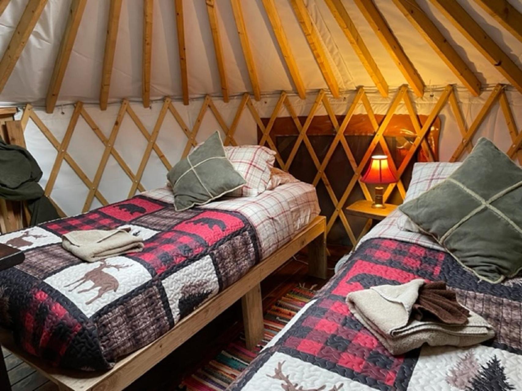 Nauti Otter Inn And Yurt Village Seward Room photo
