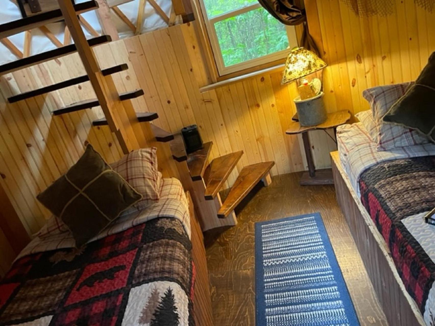 Nauti Otter Inn And Yurt Village Seward Room photo