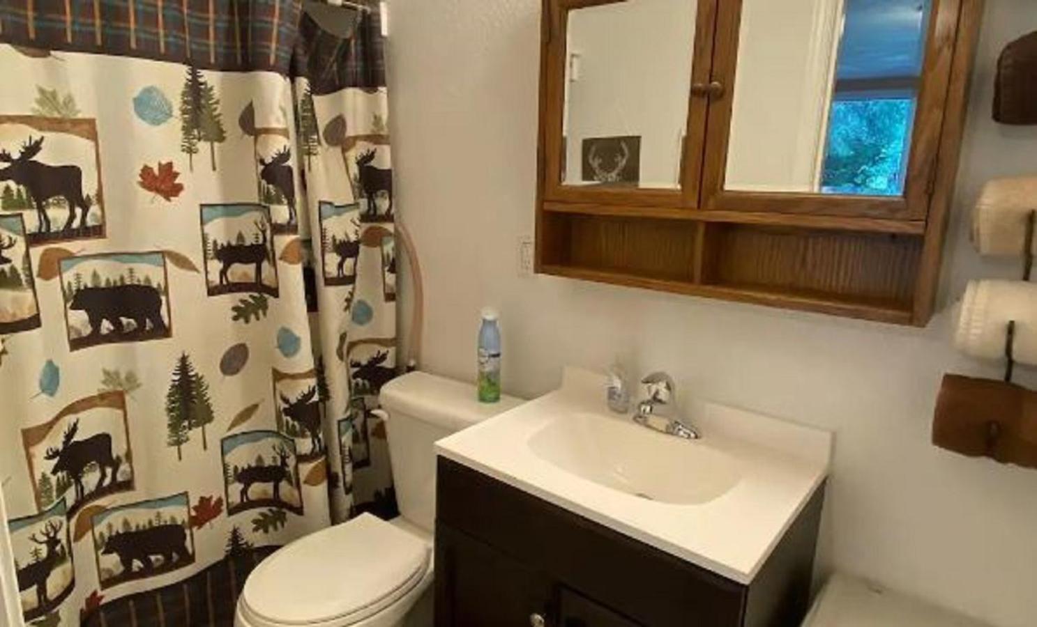 Nauti Otter Inn And Yurt Village Seward Room photo