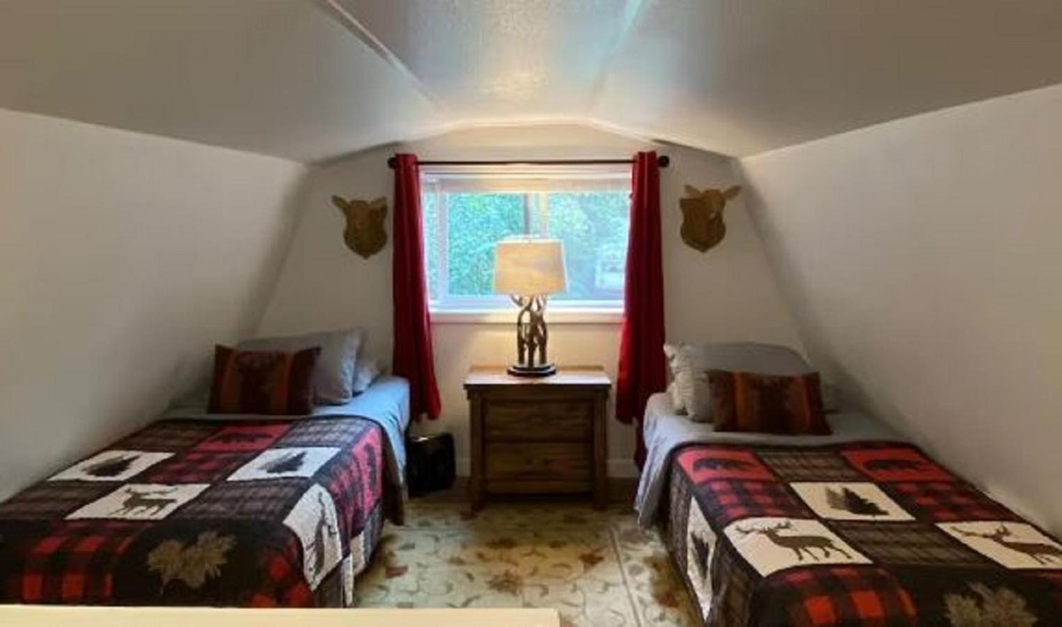Nauti Otter Inn And Yurt Village Seward Room photo