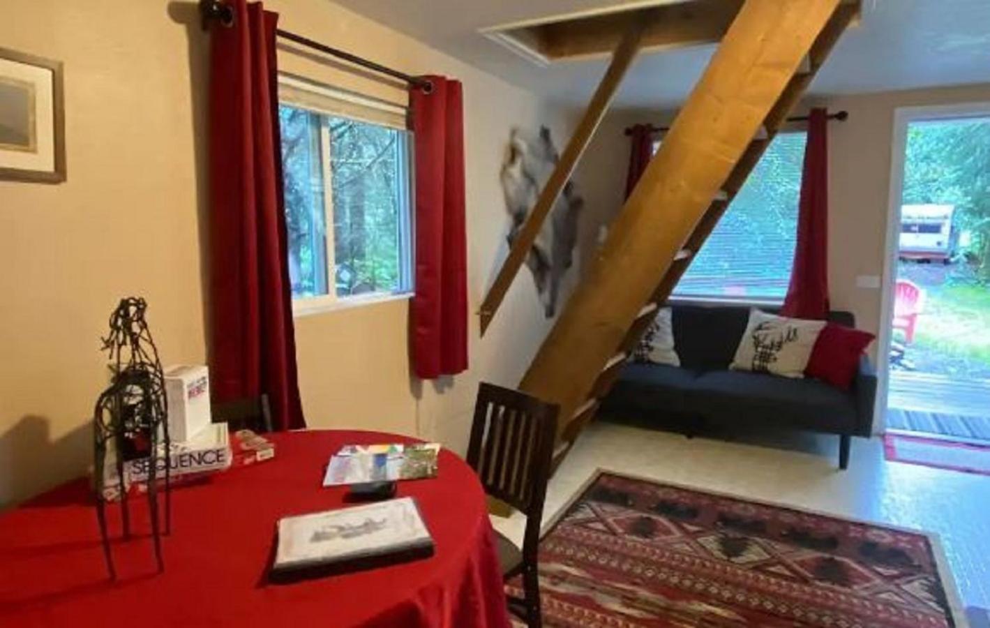 Nauti Otter Inn And Yurt Village Seward Room photo