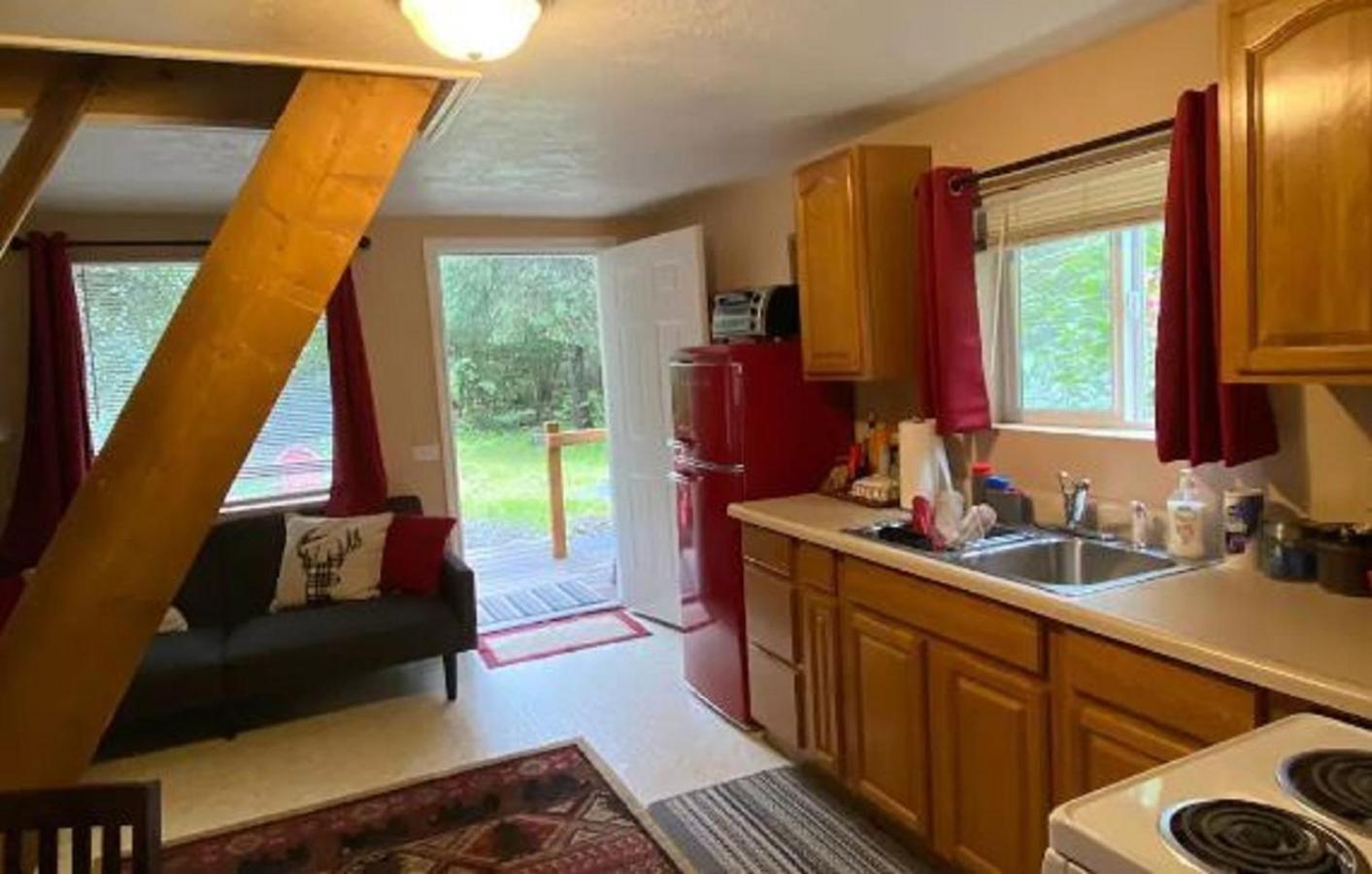 Nauti Otter Inn And Yurt Village Seward Room photo