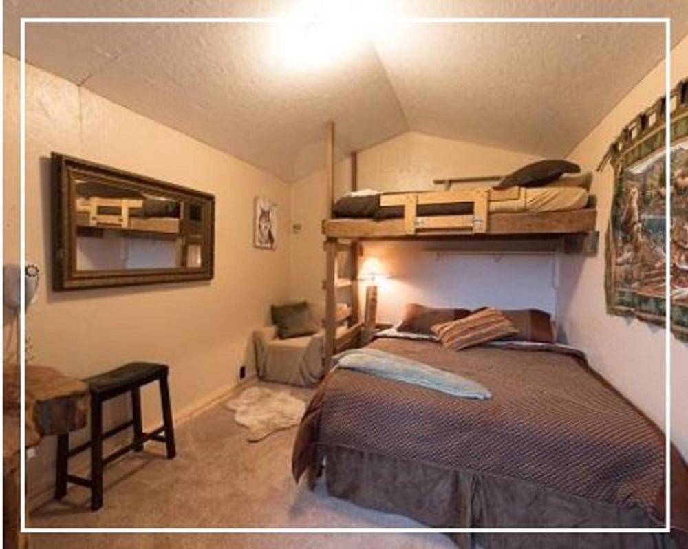 Nauti Otter Inn And Yurt Village Seward Room photo
