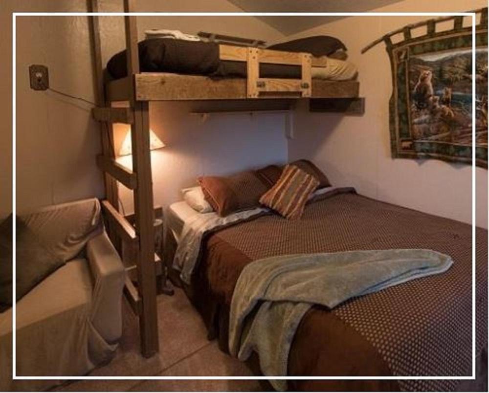 Nauti Otter Inn And Yurt Village Seward Room photo