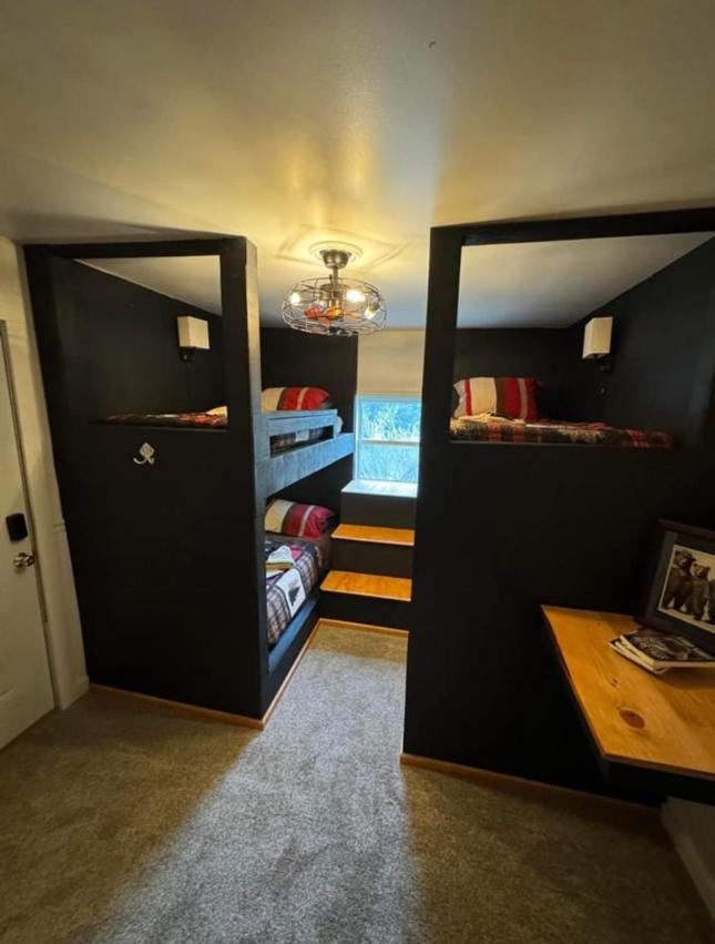 Nauti Otter Inn And Yurt Village Seward Room photo