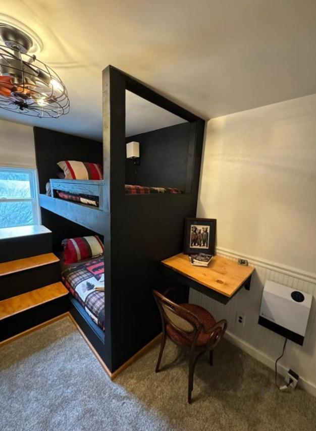 Nauti Otter Inn And Yurt Village Seward Room photo