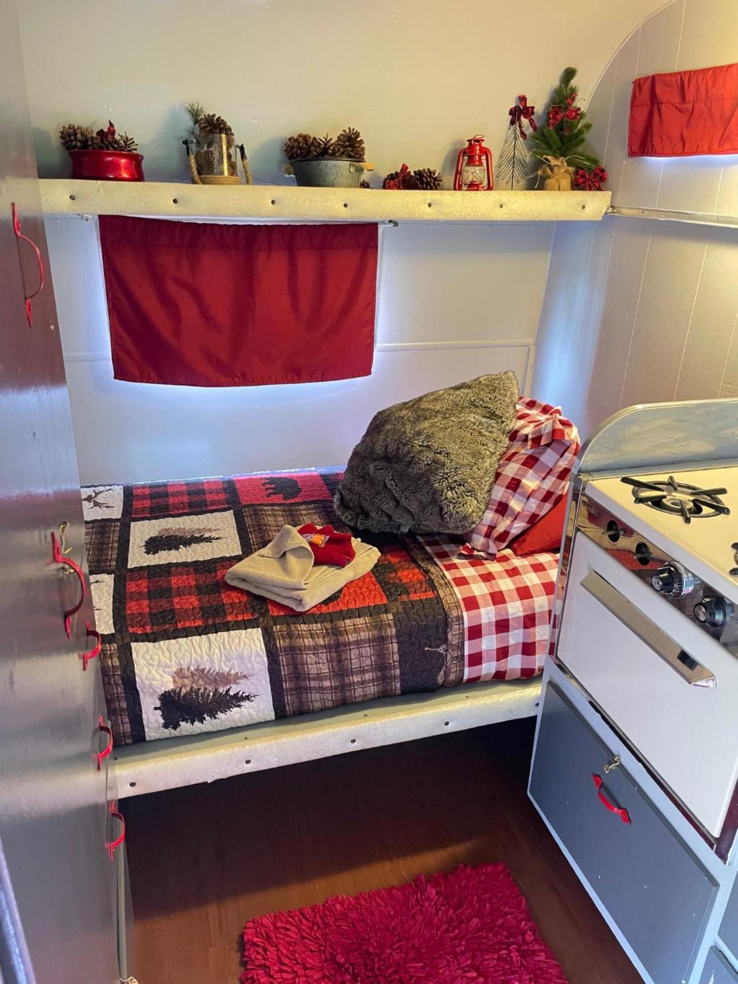 Nauti Otter Inn And Yurt Village Seward Room photo